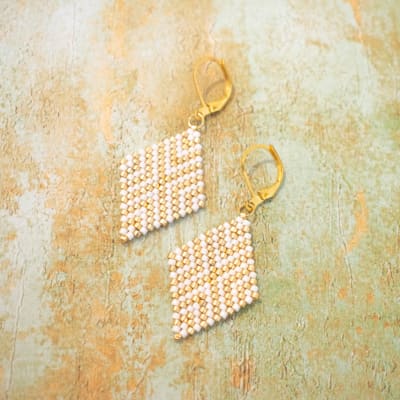 Aros Kate blanco y dorado1