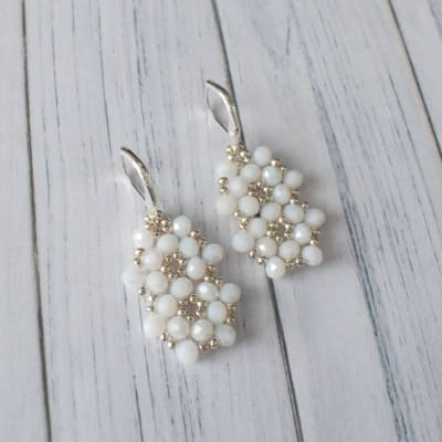 Aros Aura blanco y plateado1