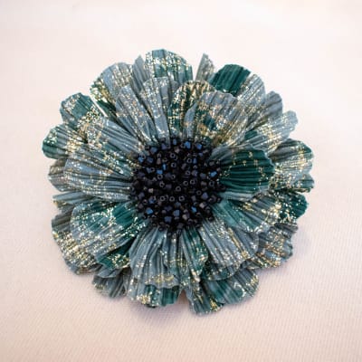 Traba flor verde y brillos dorados1