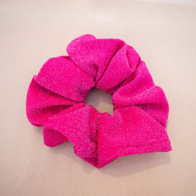 Scrunchie rosado oscuro brillante1