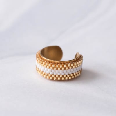 Anillo ajustable Cintas blanco y dorado1