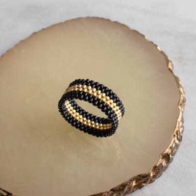 Anillo Cintas dorado y negro1