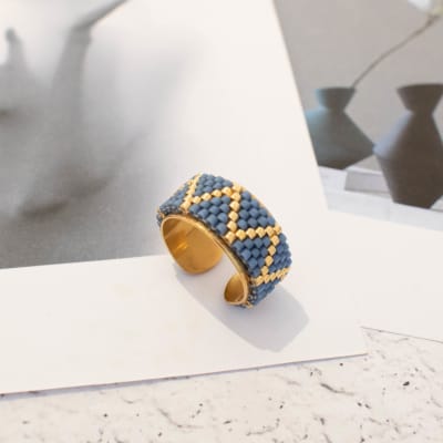 Anillo Ajustable ZigZag azul grisáceo y dorado1