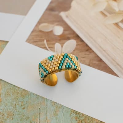 Anillo Ajustable Lyon esmeralda y dorado1