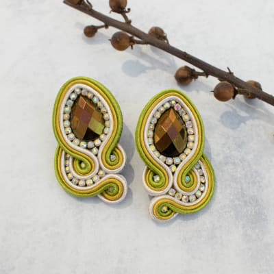 Aros Asimétrico verde y dorado1