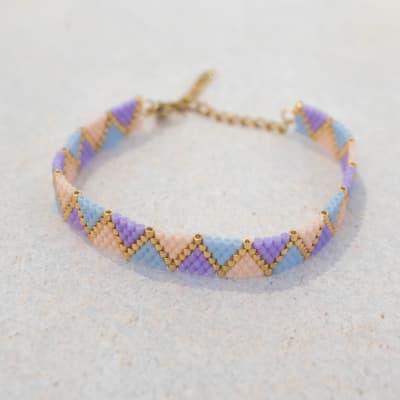 Pulsera ZigZag durazno, lila, azul pastel y dorado1