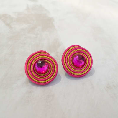 Aros Topito Espiral Bicolor fucsia y dorado1