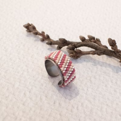 Anillo Ajustable Líneas Diagonal granate y melón1