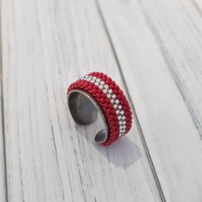 Anillo ajustable Jane rojo y transparente1
