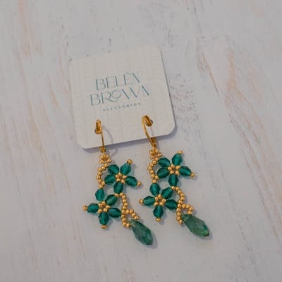 Aros Flor con gota esmeralda1