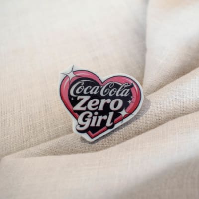 Pin TR Coca Cola Zero girl1