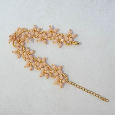 Pulsera Flores rosado y dorado1