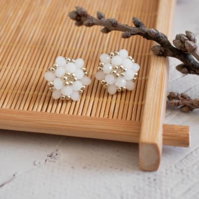 Aros Tiny blanco y plateado1