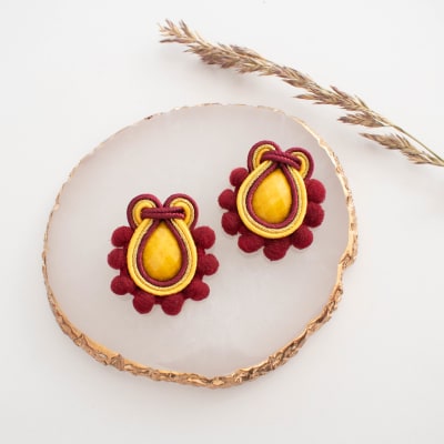 Aros Mini Pompom amarillo1