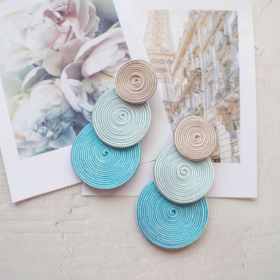 Aros Tres círculos beige, celeste y azul pastel1