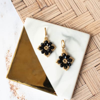 Aros Flor de Loto negro y dorado1