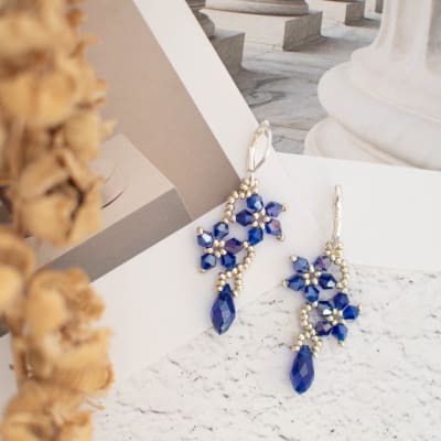 Aros Flor con gota azul y plateado1