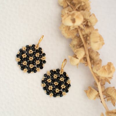 Aros Medallón negro y dorado1