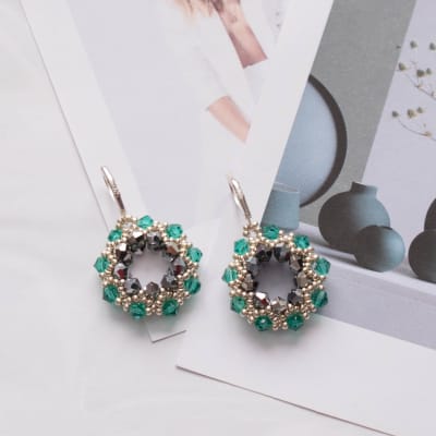 Aros Guirnalda esmeralda y plateado1