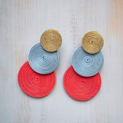 Aros Tres círculos salmón, celeste y dorado1