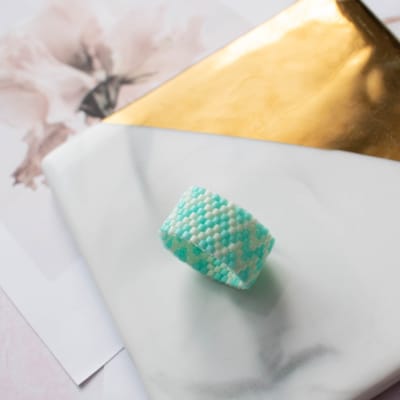 Anillo Doble ZigZag turquesa y blanco1