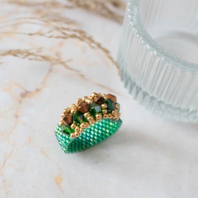 Anillo Corona verde oscuro y dorado1