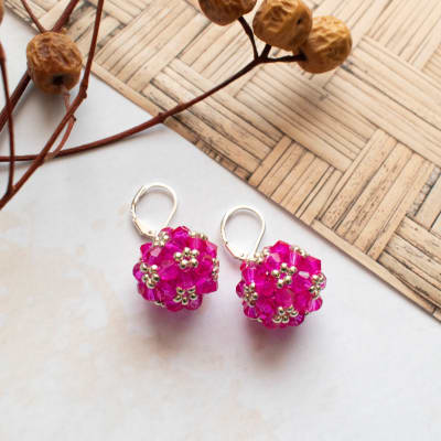 Aros Esfera corta fucsia y plateado1