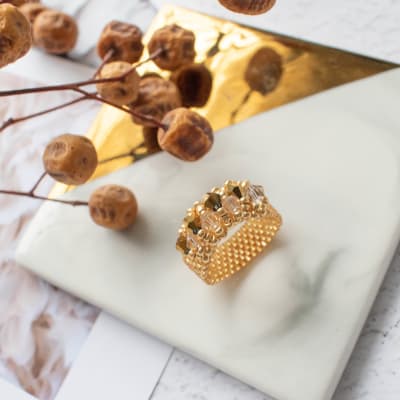 Anillo Corona dorado y traslúcido1