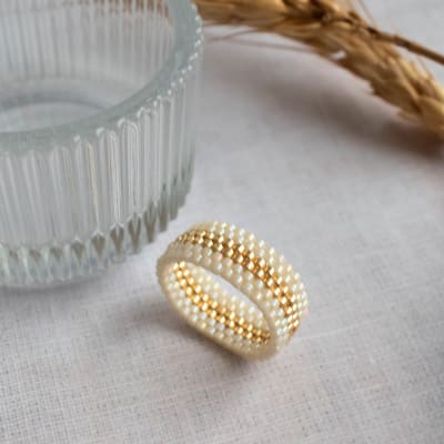 Anillo Cintas crema brillante y dorado1