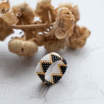 Anillo ZigZag blanco y negro1