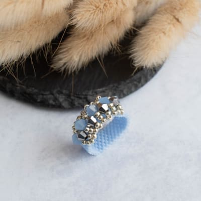 Anillo Corona azul pastel y plateado1