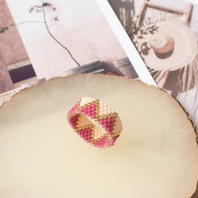 Anillo ZigZag granate y melón1