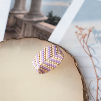 Anillo Líneas diagonal lila y durazno1