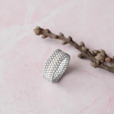 Anillo Cintas gris y transparente1