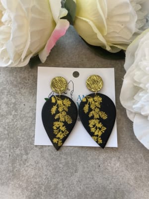 Aros Gota Invertida negra dorado1