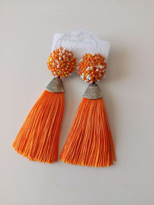 Aros mostacillas y borlas naranja1