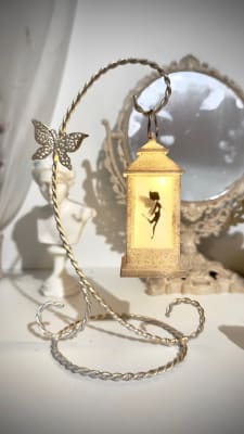 Mini pedestal blanco y dorado1