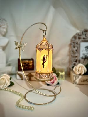 Pedestal y farol vintage blanco y dorado1