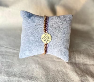 Pulsera mandala tejida lila1