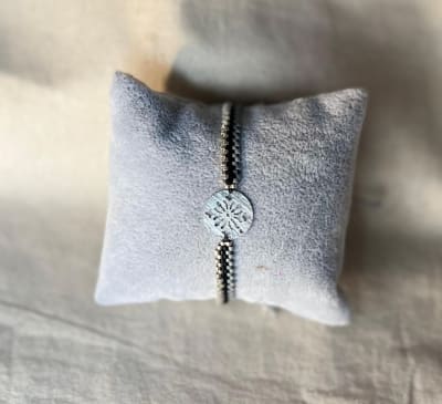 Pulsera mandala tejida negra1