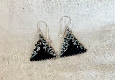 Aros Triangular negro1