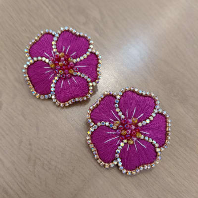 Aros Flor Grande Bordada magenta1