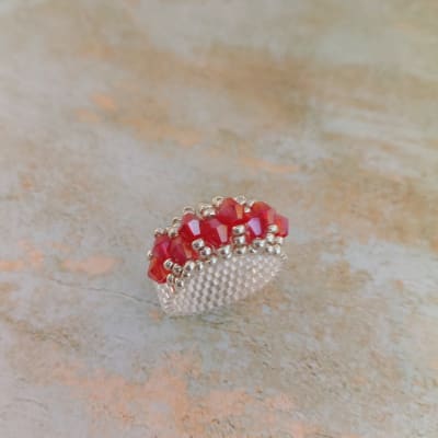 Anillo Corona transparente y rojo1