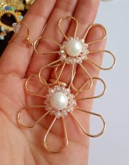 Aros Maxi Flor perla blanco