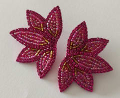 Aros Hojita pequeña fucsia