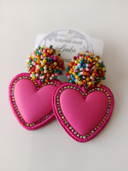 Aros Corazón mostacilla fucsia