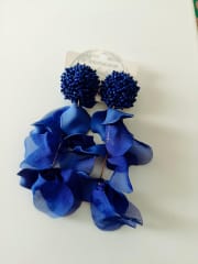 Aros Mostacilla y pétalos de género azul