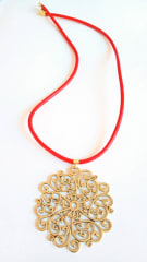 Collar cuero rojo mandala