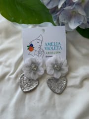 Aros Corazón florido blanco y plateado