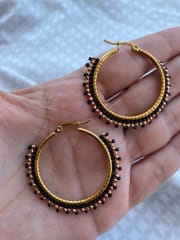 Argolla grande negra y dorado